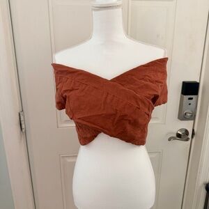ASTR The Label Crossover Crop Top L | Rust Smocked Back